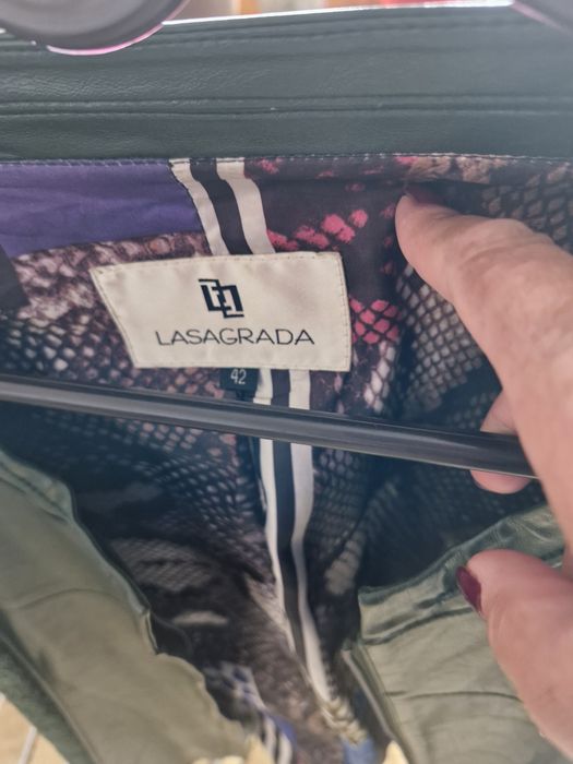 Продам. Верхняя женская одежда