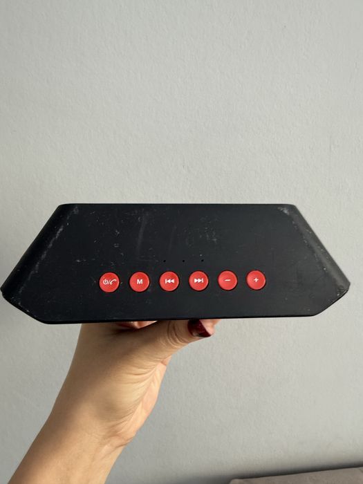 Продаю блютуз колонку