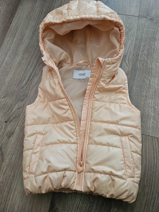 Детско плътно елече с качулка 86