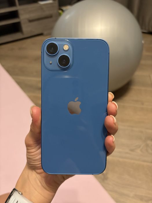iPhone 13 синий