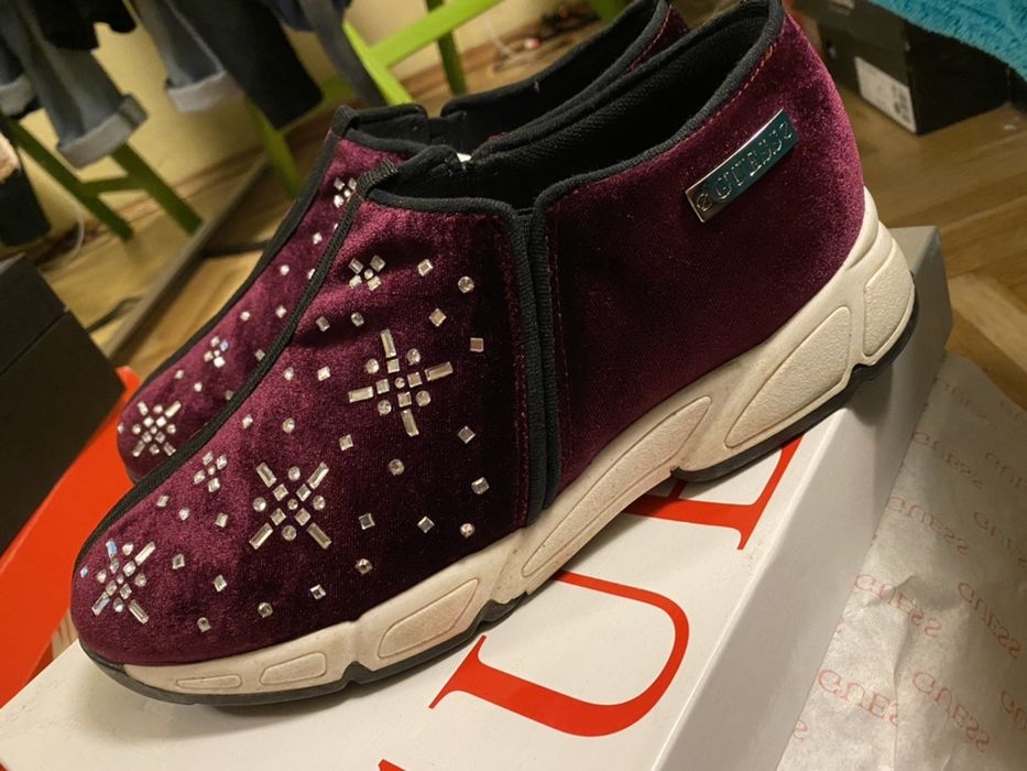 Кадифени Обувки Guess