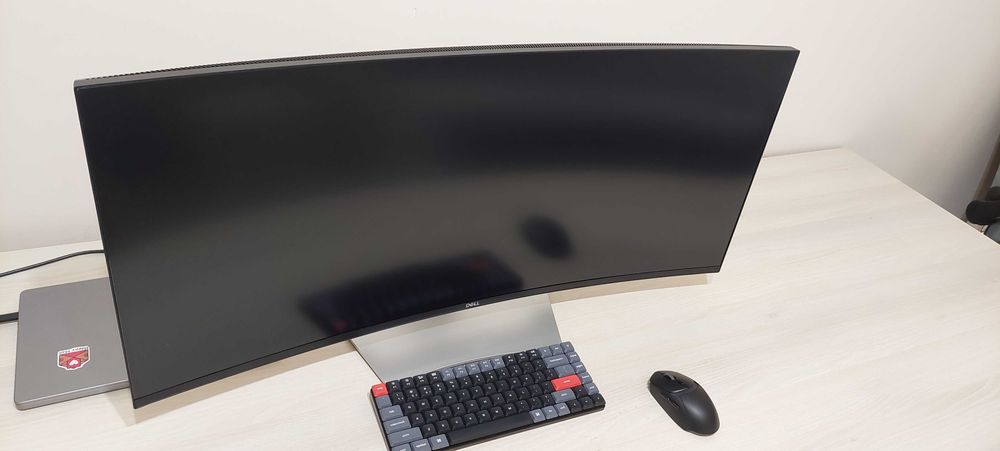 Dell UltraSharp U3821DW - 38" извит монитор 3840×1600, пълен комплект