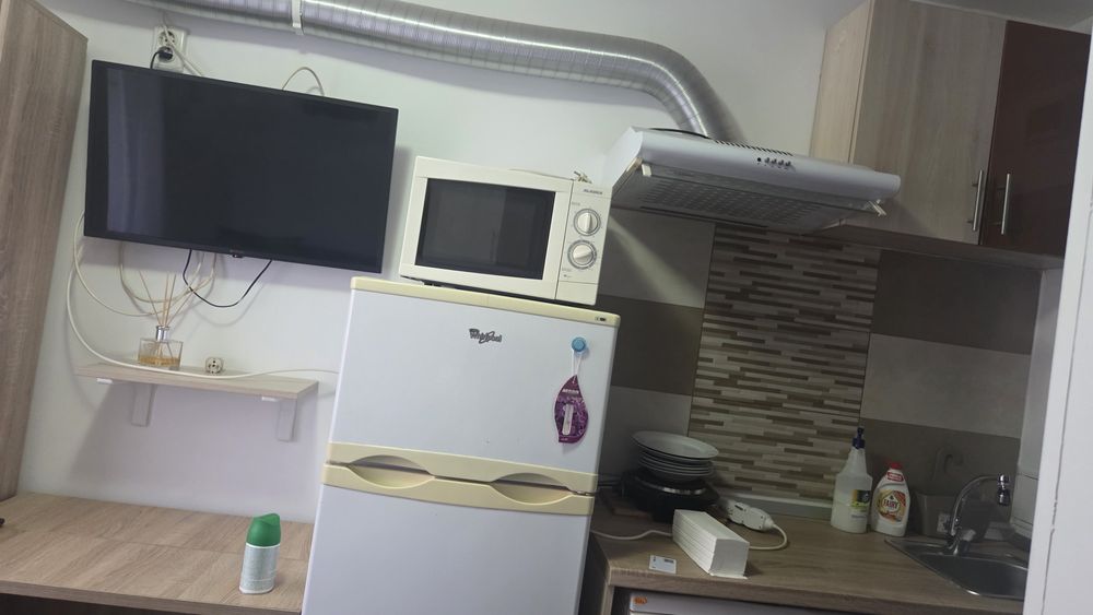 Proprietar inchiriez garsoniera Zona Medicina, Isho,12mp,baie proprie