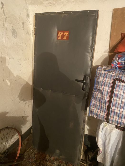 Продаю двери по 4000