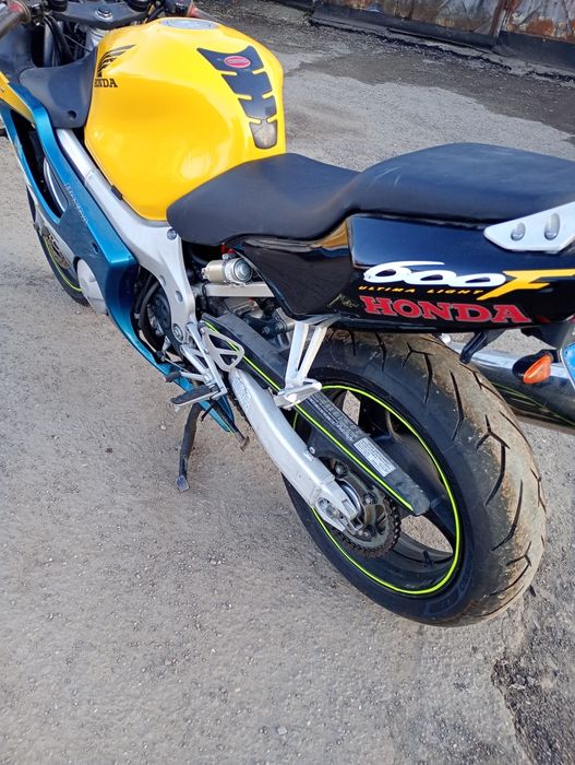Dezmembrez motocicleta honda cbr 600f fabricatie 2000 piese honda cbr