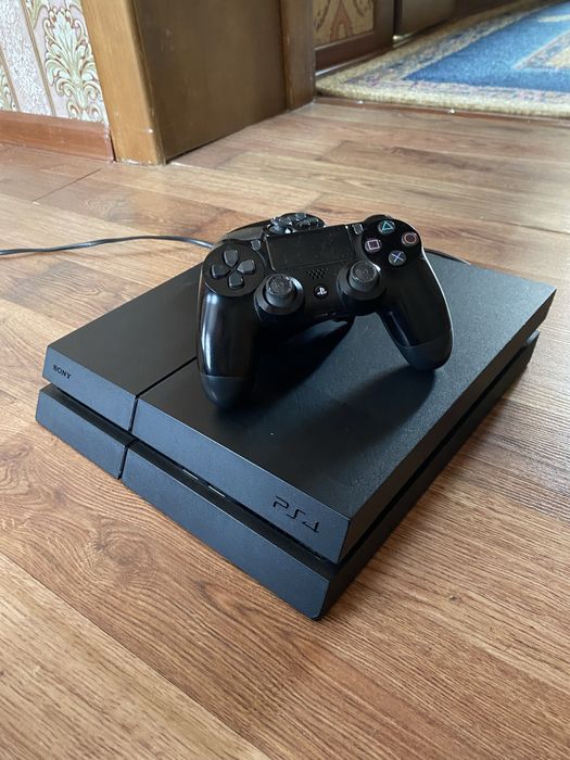 продаю playstation 4, в хорошем состоянии, с играми в комплекте.