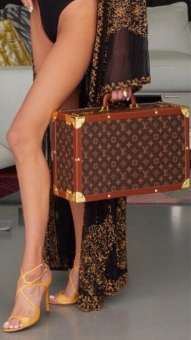 Valentine’s day , trandafiri , louis vuitton , cadou