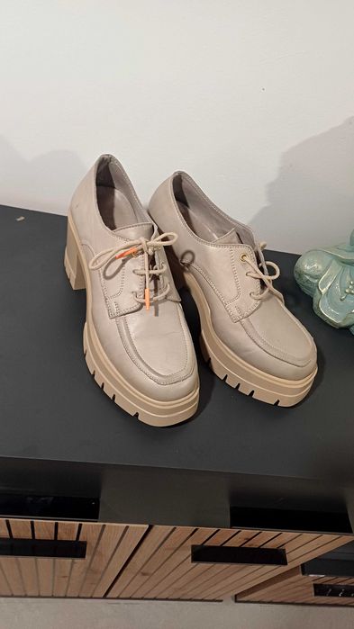 Продавам обувки .Geox Cubanas и други.Естествена кожа.