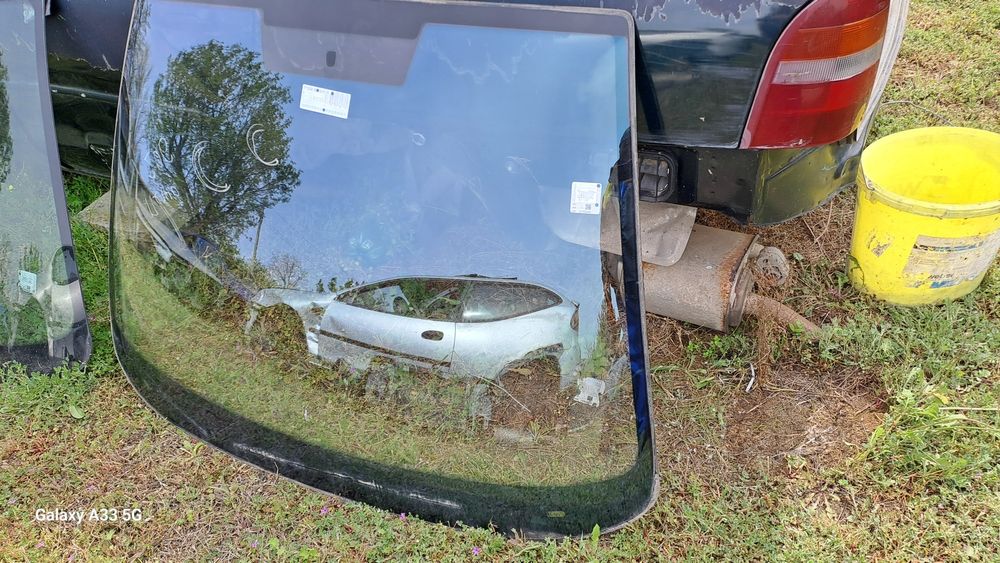 Предно (челно) стъкло за Peugeot 206 CC/ Пежо 206 ЦЦ 2000-2008