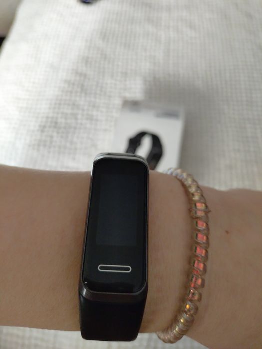 Фитнес часы Huawei Band 4