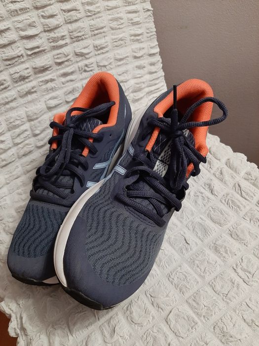 Нови Дамски маратонки ASICS 39 номер