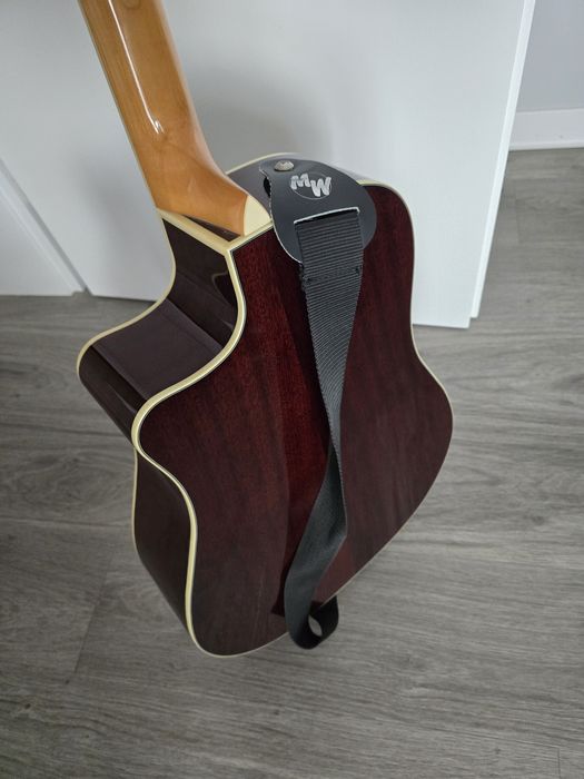 Chitara bass Fender, electro-acistica