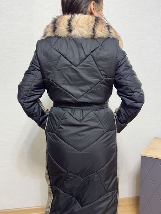 Зимнее пальто с меховым воротником