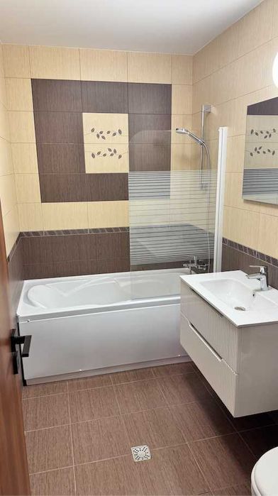 Apartament 3 camere, plus parcare