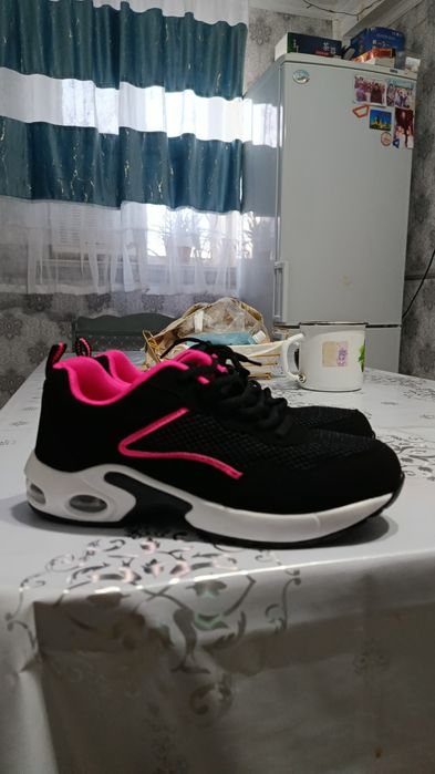 Женская кроссовки