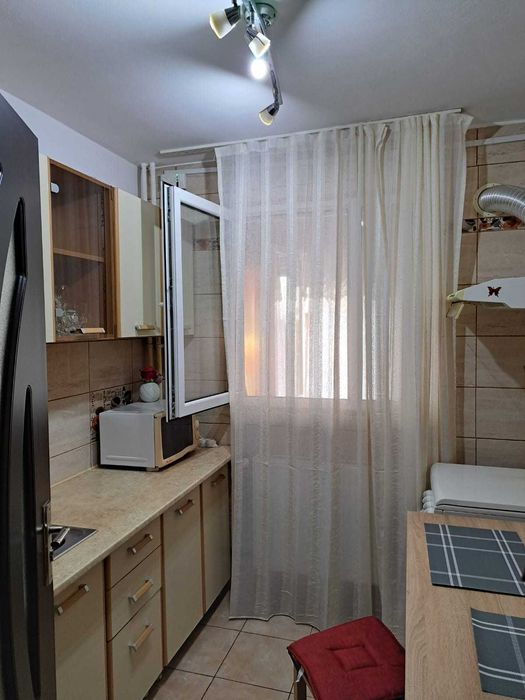 Inchiriez apartament