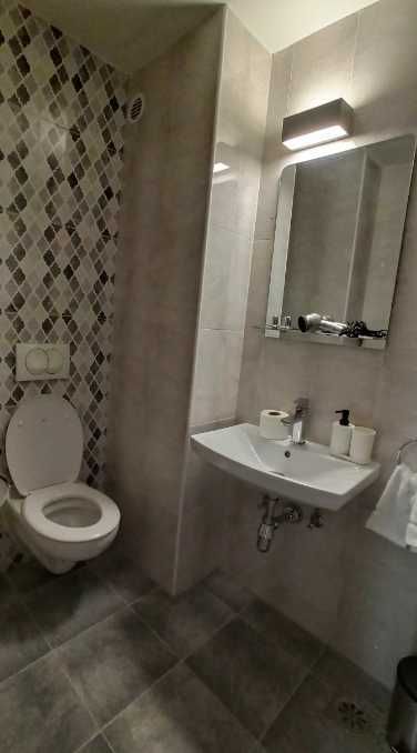 Дава се под наем Двустаен апартамент в Пловдив, Западен - 72 кв.м за 335 € - Снимка #3