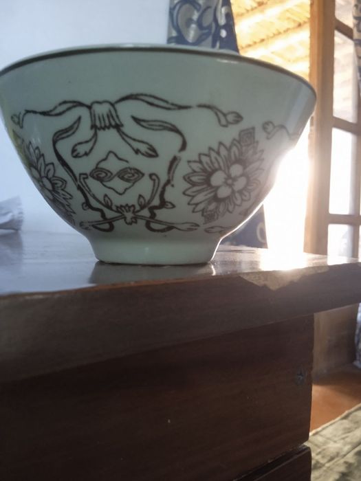 Кадимий пиёла сотилади