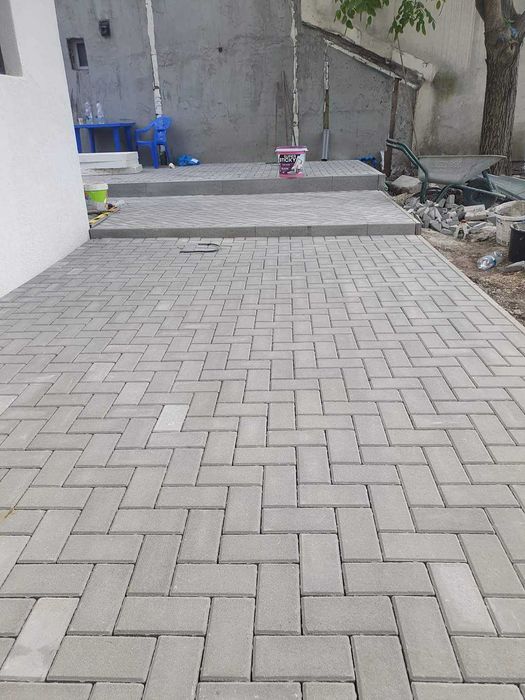 Meserias montaj pavaje curti si parcari