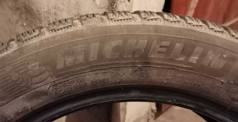 Продавам 4 броя Зимни гуми 215.55.17 на 1 сезон дот 2019 Мишелин