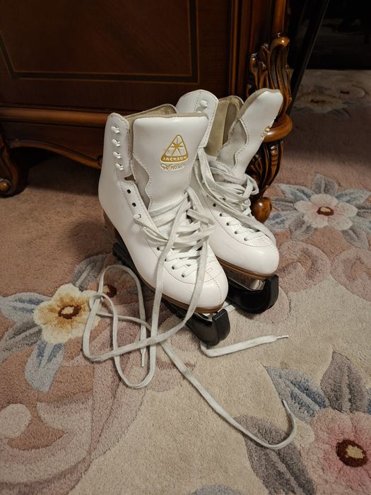 Продаю коньки 5 с.В отличном состоянии.