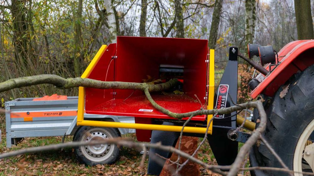 Tocător crengi R-100  dupa tractor pentru lemn de foc