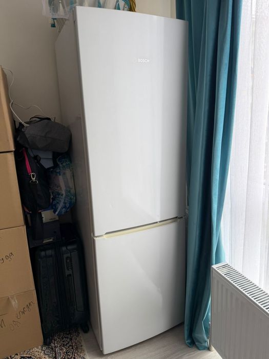 Люстра, диван,холодилник