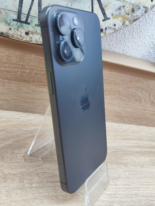 iPhone 15 Pro Max defect pentru piese , carcasa , camere , baterie etc , nu poate fi folosit , vand pentru piese nu pentru reparat