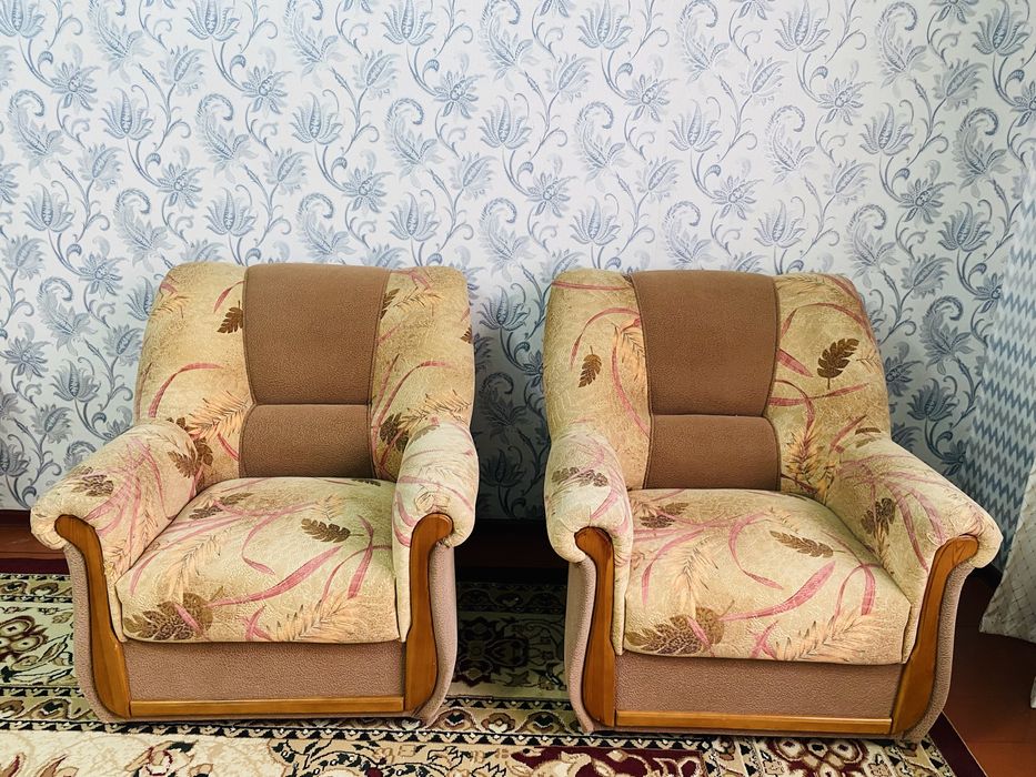 Продается диван и 2 кресла