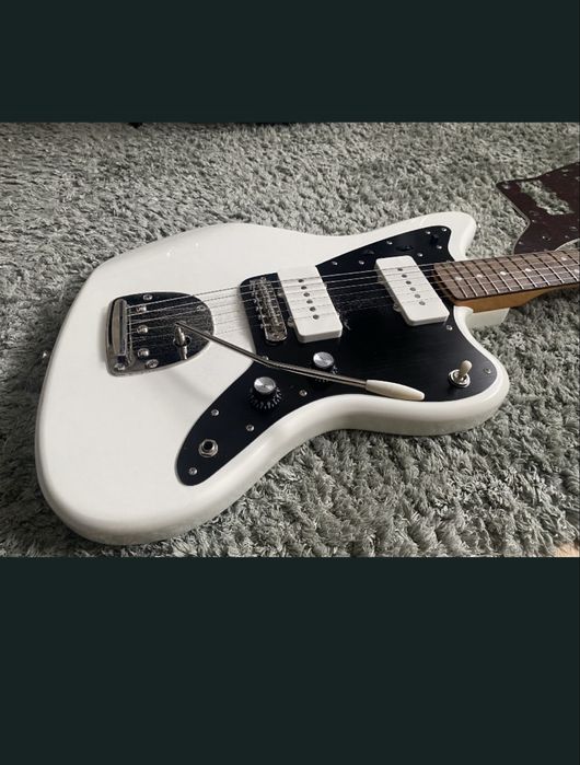 VADN URGENT Chitara Electrica Squier Jazzmaster + accesorii