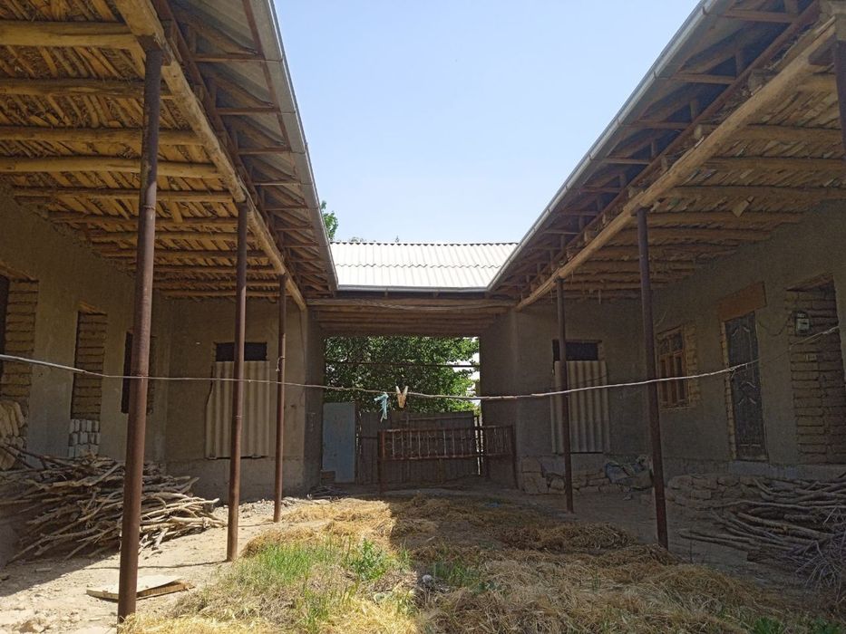 Uy sotiladi 15 sotix