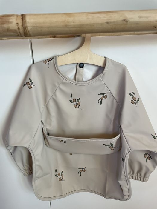 Лигавник с ръкави и джобче