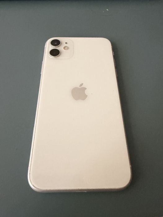 Apple iPhone 11 64GB – добро състояние