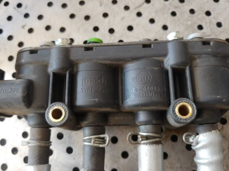 rampa injectoare gaz gpl 1.2 b d4fp744 renault clio 4 110r-000057 67r-010233