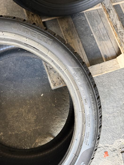 2 anvelope iarna 285/35/20 , Pirelli , 5.5-6 mm !