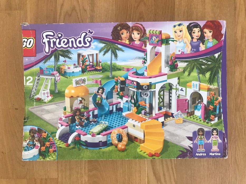 LEGO® Friends Piscina de vara din Heartlake 41313