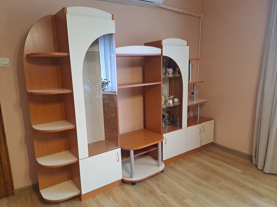 Холна, дневна секция.