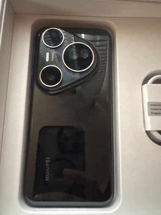 Продавам часовник и телефон на Huawei