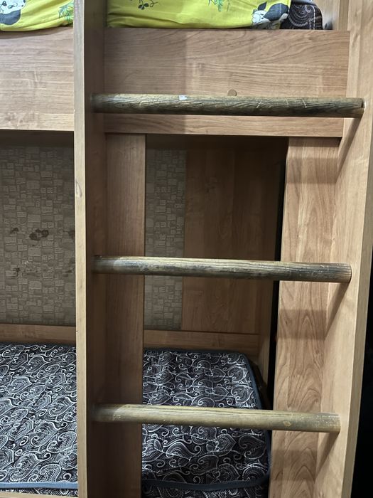 Двухэтажная кровать