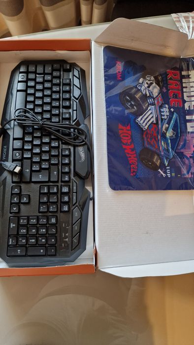 Krom Kustom Hot wheels edition комплект клавиатура, мишка и мауспад