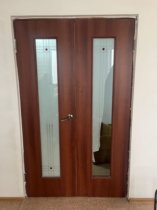 Есіктер, линолеум сатылады