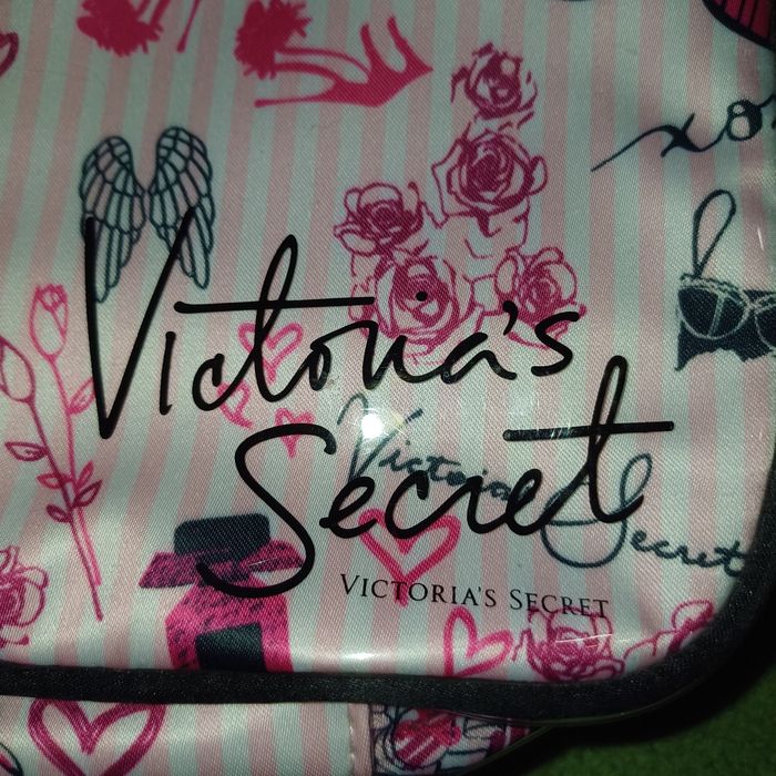 Victoria's Secrets несесер, козметична чантичка