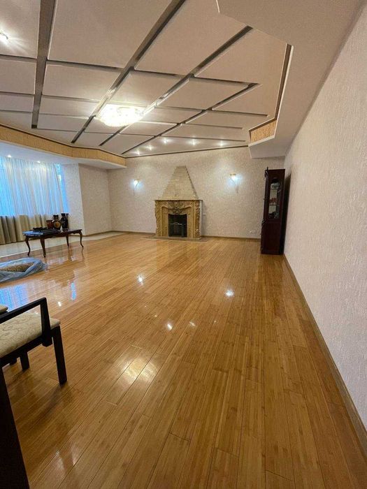 Габус за Irish pub, закрытый двор, со своей парковкой!