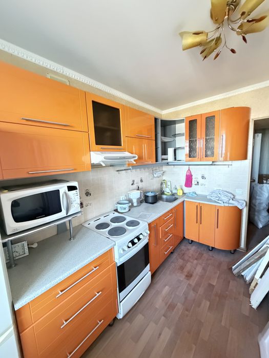 Продается кухонный гарнитур с бытовой техникой