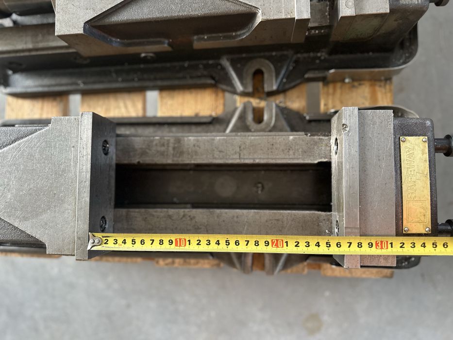 2бр Хидравлично менгеме 160мм на 265мм CNC ЦПУ фреза обработващ център