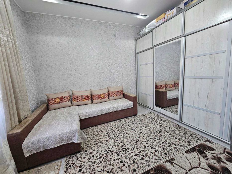 Сергели.Султонобод махалляси.2.5 сотихда 5хонали зор уй сотаман