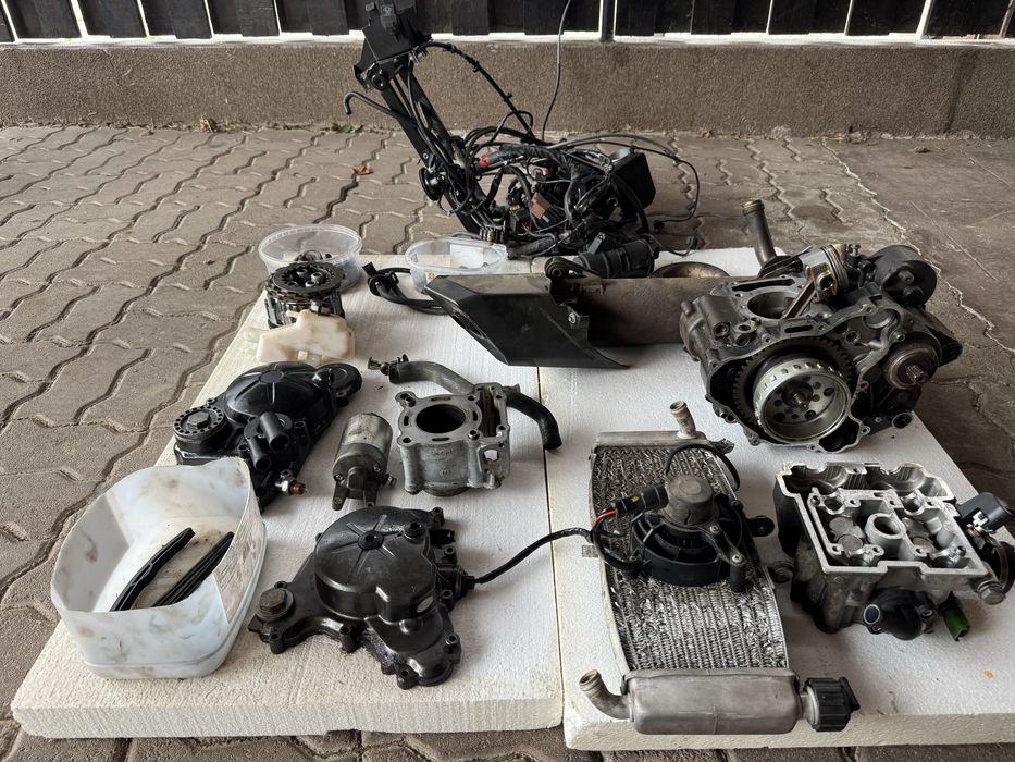 Dezmembrez motor aprilia rs4 125