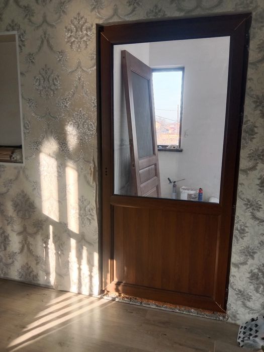 Продам дверь пластиковый