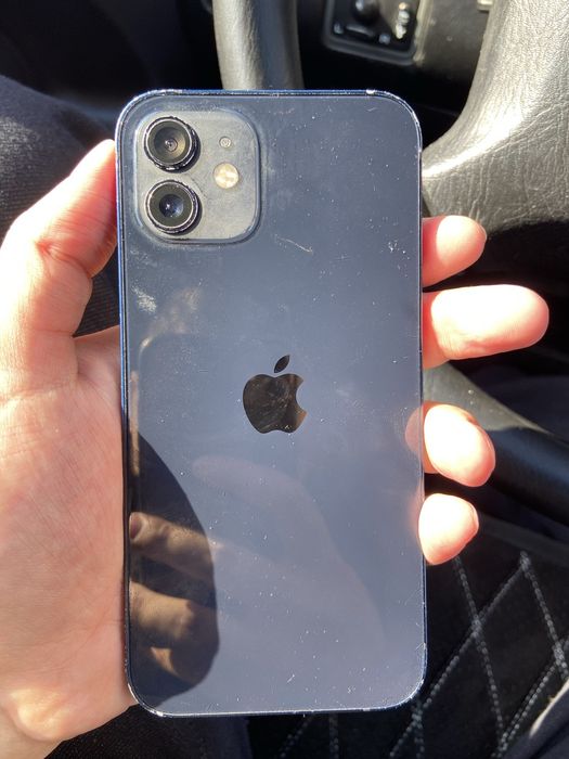 Apple iPhone 12