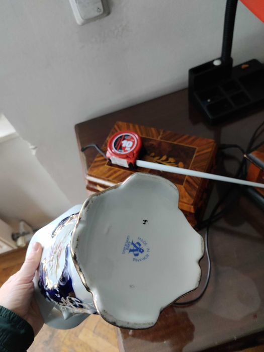 Vaze portelan romanesc lucrate manual Curtea de Arges / Cluj